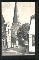 AK Travemünde, Blick In Eine Kleine Gasse Mit Kirche Am Ende  - Lübeck-Travemünde