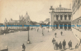 R660868 Venezia. Molo. Postcard - Monde