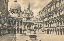 R660869 Venezia. Cortile Del Palazzo Ducale - Monde