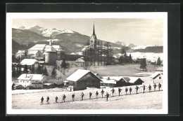 AK Radstadt, Ortspartie Mit Kirche Und Skifahrern Im Winter  - Sonstige & Ohne Zuordnung