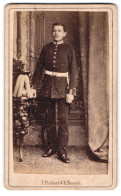 Fotografie T. Pinkert & E. Tepper, Berlin, Gr. Friedrich-Str. 113, Soldat In Gardeuniform Mit Pickehaube Rosshaarbusch  - Oorlog, Militair