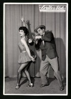 Fotografie Cecile & Elek, Englisch-Ungarische Akrobatische Tanz-Exzentriker Beim Auftritt In Berlin 1957  - Célébrités