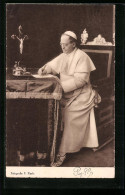 AK Papst Pius XI. Ein Dokument Unterschreibend  - Papi