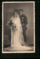 Foto-AK Lettischer Soldat In Uniform Mit Seiner Braut Während Der Hochzeit Am 29.06.1935  - Letland