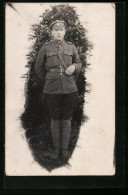 Foto-AK Lettischer Soldat In Uniform Stramm Stehend  - Letland