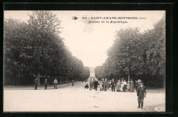 CPA Saint-Amand-Montrond, Avenue De La Republique  - Saint-Amand-Montrond