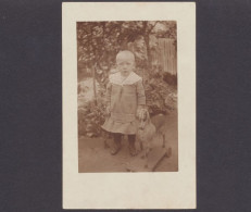 Kind Mit Spielzeugpferd, Fotokarte - Antillen