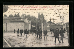 CPA Bourges, Sortie Des Ouvriers De La Fonderie  - Bourges