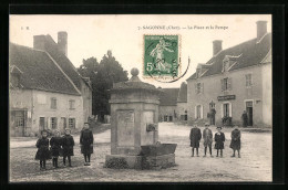 CPA Sagonne, La Place Et La Pompe  - Autres & Non Classés