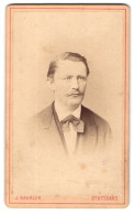 Fotografie J. Gaugler, Stuttgart, Calwerstr. 58, Portrait Charmanter Mann Mit Schnurrbart Im Jackett  - Anonymous Persons