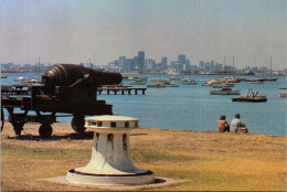 31-5-2024 (6 Z 38) Australia - City Of Melbourne  (2 Postcards) 1 With OLD Gun + Historic  Costume - Altri & Non Classificati