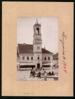 Fotografie Brück & Sohn Meissen, Ansicht Königsbrück, Rathaus Mit Restaurant Ratskeller, Briefkasten, Brunnen  - Lieux