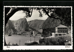 AK Omis, Teilansicht Mit Hafen Vor Mächtigen Felsen  - Croatie