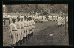 Foto-AK Turner Posieren Auf Einer Wiese  - Other & Unclassified