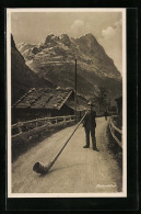 AK Alphornbläser Auf Bergstrasse Vor Alpenkulisse  - Musique Et Musiciens