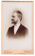 Fotografie A. Tonas, Berlin, Junger Herr Koepffner, 1897  - Anonyme Personen