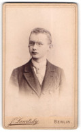 Fotografie Jul. Lawitzky, Berlin, Junger Mann W. Friebe, 1895  - Personnes Anonymes