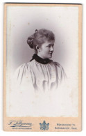 Fotografie F. Tellgmann, Mühlhausen I. Th., Frau Klara Walter Mit Dutt, 1895  - Personnes Anonymes