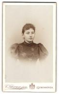 Fotografie C. Schwarz Jun., Liebenwerda, Junge Frau Marie Hautzfeld  - Personnes Anonymes