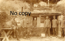CARTE PHOTO ALLEMANDE - SOLDATS ET BARAQUE A PROVISEUX PRES DE PROUVAIS - VILLENEUVE SUR AISNE - GUERRE 1914 1918 - Guerre 1914-18