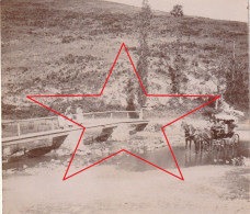 Photo Juillet 1900 Près Vichy, LES MALAVAUX - Une Diligence à Un Passage à Gué, Une Passerelle (A256) - Sonstige & Ohne Zuordnung