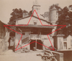 Photo Juillet 1900 CHATELDON - Une Rue, Le Château, Maison (A256) - Chateldon