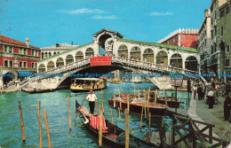 R664469 Venezia. Rialto Bridge. Benedetti Roberto. 1966 - Monde