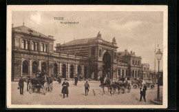 AK Trier, Hauptbahnhof Mit Passanten  - Trier