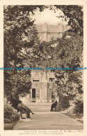 R663761 Hampton Court Palace. Centre Walk In Privy Garden. H. M. Office Of Works - Monde