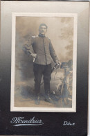 Grande Photo CDV  D'un Officier Francais Du 24  éme Régiment De Chasseur D'Afrique  Posant Dans Un Studio Photo A Dole - Old (before 1900)