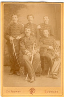 Grande Photo CDV D'officier Francais De Cavalerie Posant Dans Un Studio Photo A Bourges - Old (before 1900)