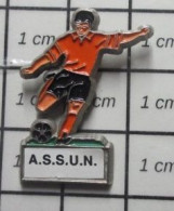 711E Pin's Pins / Beau Et Rare / SPORTS / FOOTBALL CLUB ASSUN A.S.S.U.N. - Fussball