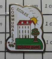 510A Pin's Pins / Beau Et Rare / ADMINISTRATIONS / ECOLES COMMUNALES PHILIPPEVILLE POMMIER POMME - Administraties