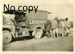 PHOTO FRANCAISE 224e RI - AMBULANCE AUTOMOBILE ET POILUS A VILLEVEQUE PRES ATTILLY - SAINT QUENTIN AISNE 1914 1918 - Guerre, Militaire