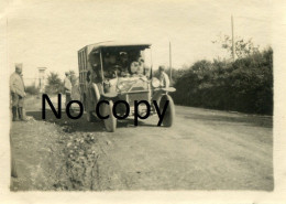 PHOTO FRANCAISE 224e RI - AMBULANCE AUTOMOBILE ET POILUS A VILLEVEQUE PRES ATTILLY - SAINT QUENTIN AISNE 1914 1918 - Guerre, Militaire