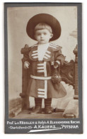 Fotografie A. Kauerz, Potsdam, Charlottenstrasse 25, Junge Im Kostüm Mit Hut  - Personnes Anonymes
