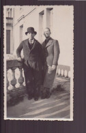 PHOTO DE DEUX HOMMES A CHATEAU RENARD 1937 - 6.5 X 11 CM - Anonyme Personen