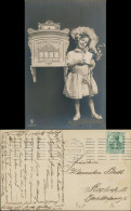 Kind Mädchen Mit Brief Am Postbriefkasten Post Briefkasten 1910 - Ohne Zuordnung