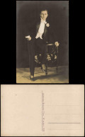 Ansichtskarte  Mann In Pose Gut Gekleidet Fotokarte (Bild/Portrait) 1920 - Personen