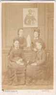 Photo CDV De Quatre  Femmes élégante Posant Dans Un Studio Photo A Paris - Anciennes (Av. 1900)