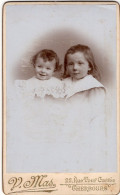 Photo CDV Deux Petit Enfants élégant Posant Dans Un Studio Photo A Cherbourg - Anciennes (Av. 1900)