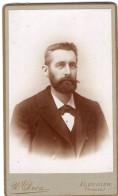 Photo CDV D'un Homme élégant Posant Dans Un Studio Photo A Fleurier ( Suisse ) - Anciennes (Av. 1900)