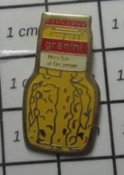 513i Pin's Pins / Beau Et Rare / BOISSONS / BOUTEILLE DE NECTAR D'ABRICOT GRANINI - Boissons