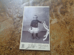 CDV  Carte Photo  Antique  /  Kabinetfoto  /  CDV Photo Card { 6,3 Cm X 10,3 Cm } - Anciennes (Av. 1900)