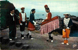 Folklore - Pays Basque - Groupe Folklorique Bi Harri - Mascarade Souletine - Carte Dentelée - CPSM Format CPA - Carte Ne - Costumes