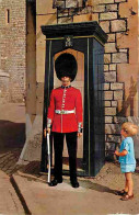 Royaume Uni - Londres - Coldstream Guard On Sentry Duty - CPM - UK - Voir Scans Recto-Verso - Autres & Non Classés