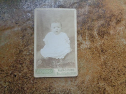 CDV  Carte Photo  Antique  /  Kabinetfoto  /  CDV Photo Card { 6,3 Cm X 10,3 Cm } - Anciennes (Av. 1900)
