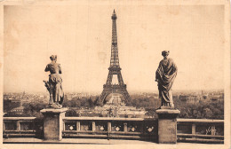 75-PARIS LA TOUR EIFFEL-N°T5203-H/0053 - Tour Eiffel