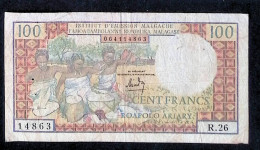 Billet, Madagascar, Institut D'émission Malgache, Roapolo, Cent, 100 Franc, 2 Scans - Madagaskar
