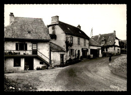 15 - LADINHAC - CENTRE DU VILLAGE - MAISON DELPUECH - Autres & Non Classés